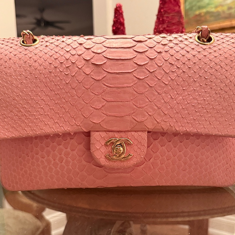 Auth very rare limited chanel PYTHON PINK  gold charm  Chain Shoulder Bag. - Picture 4 of 14